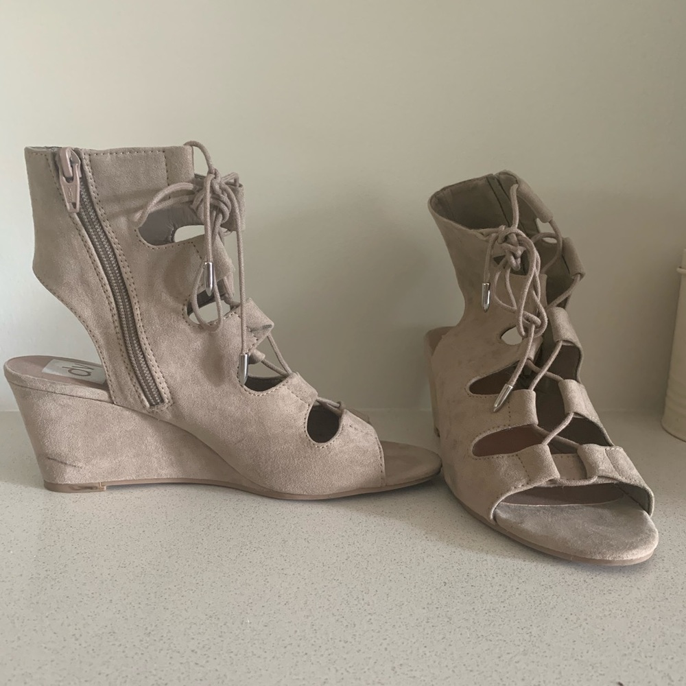 DV lace up wedge sandals